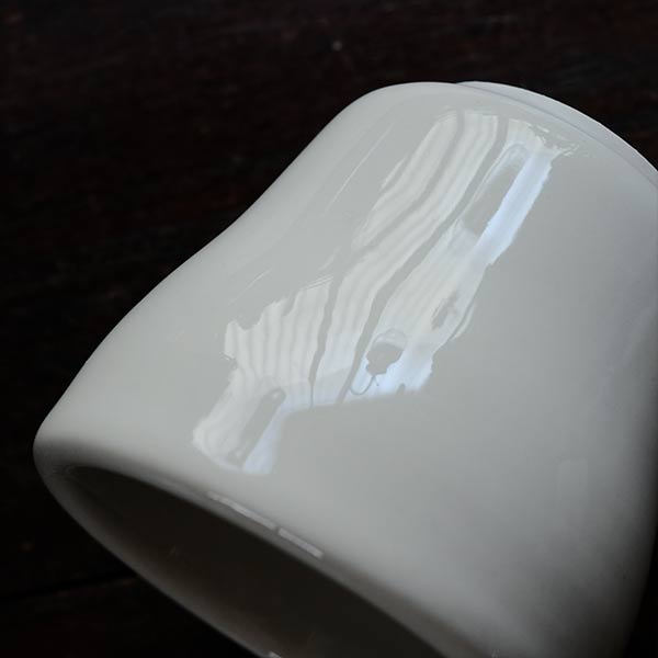 Bell-shaped shaving mug