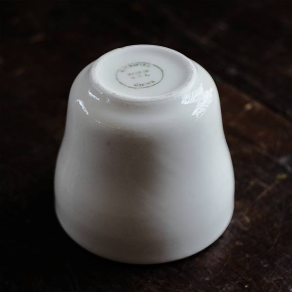 Bell-shaped shaving mug