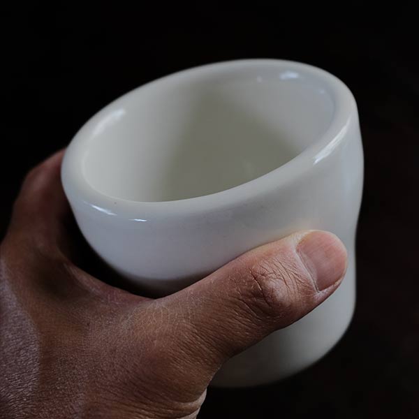 Bell-shaped shaving mug