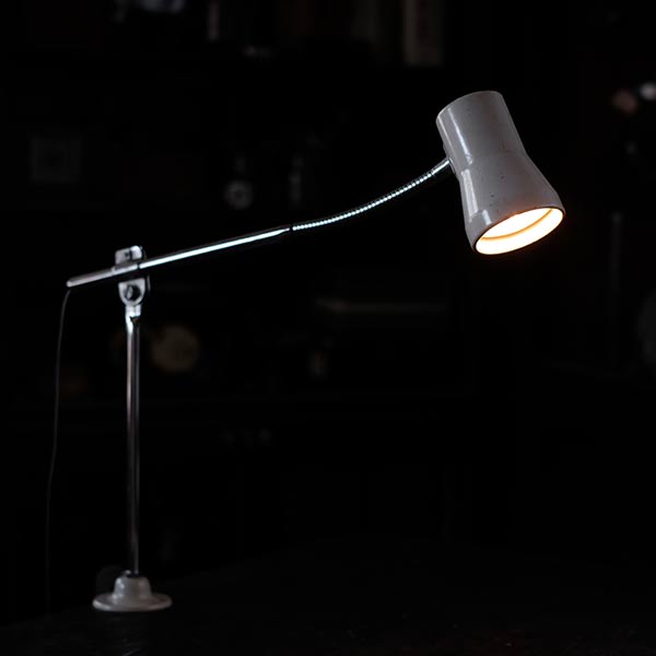 Gooseneck lamp for sewing machines