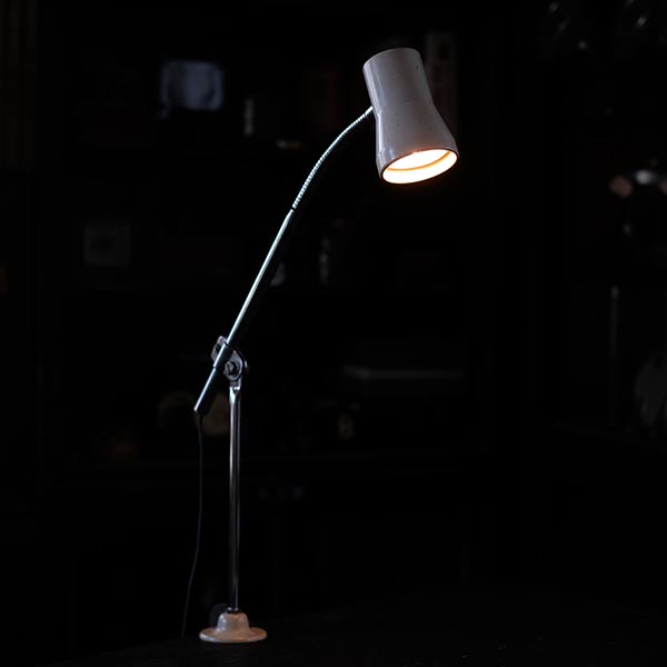 Gooseneck lamp for sewing machines
