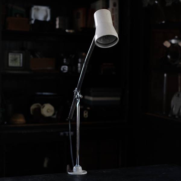Gooseneck lamp for sewing machines