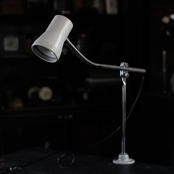 Gooseneck lamp for sewing machines
