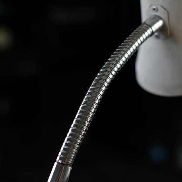 Gooseneck lamp for sewing machines