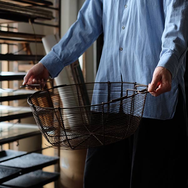 Rusty wire basket φ43cm