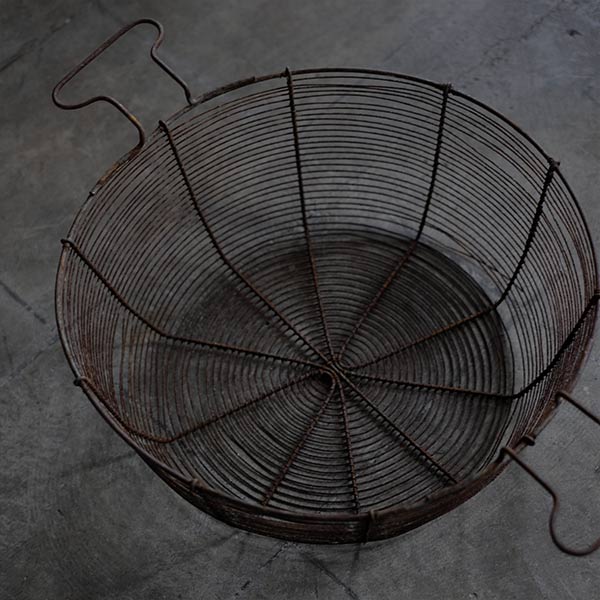 Rusty wire basket φ43cm