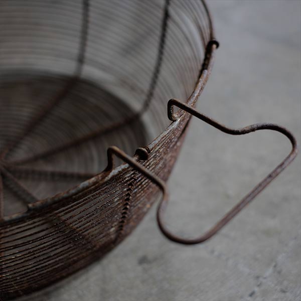 Rusty wire basket φ43cm