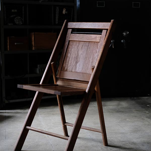 木製の折りたたみチェア