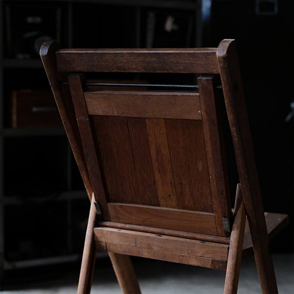 木製の折りたたみチェア