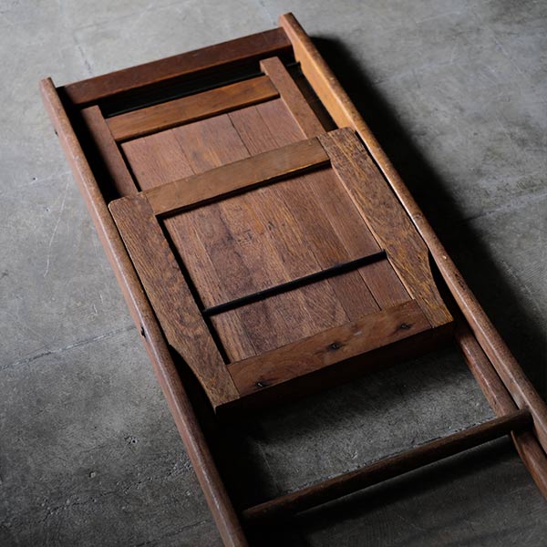 木製の折りたたみチェア