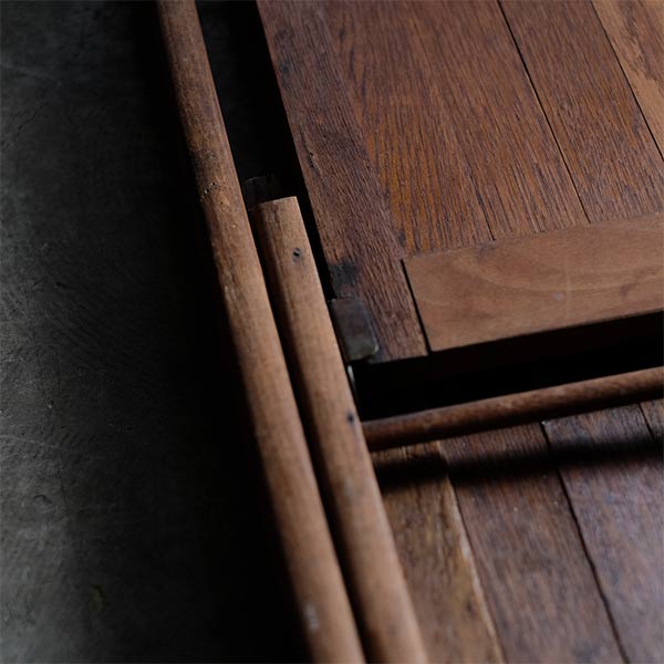 木製の折りたたみチェア