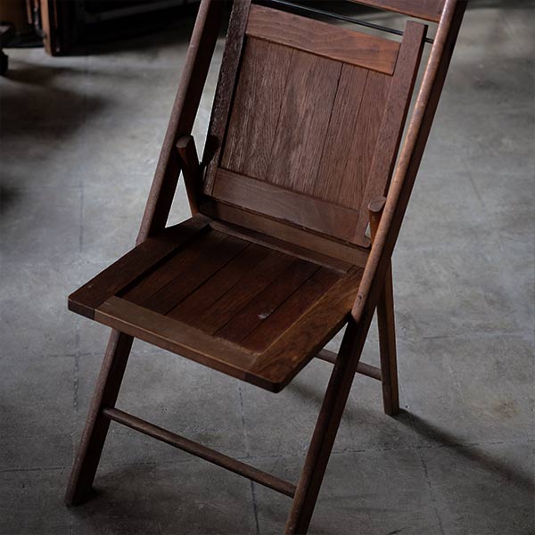 木製の折りたたみチェア