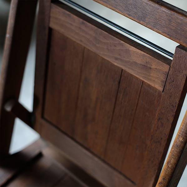 木製の折りたたみチェア