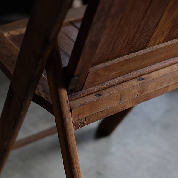 木製の折りたたみチェア