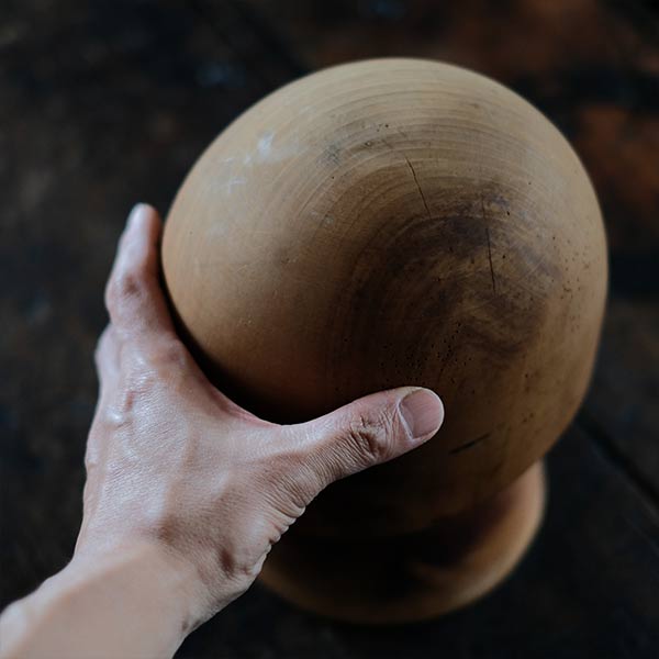 Hat wooden mold with base