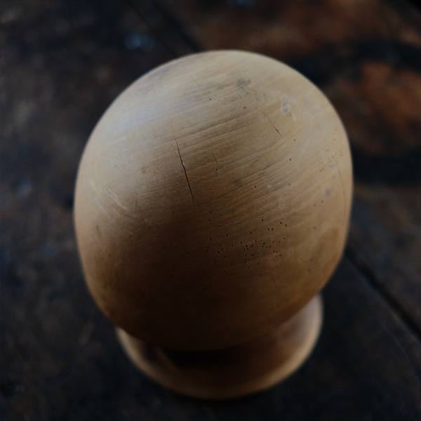 Hat wooden mold with base