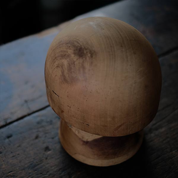 Hat wooden mold with base