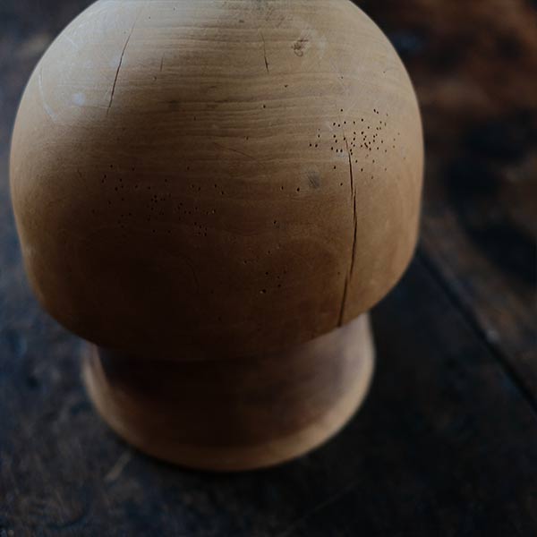 Hat wooden mold with base