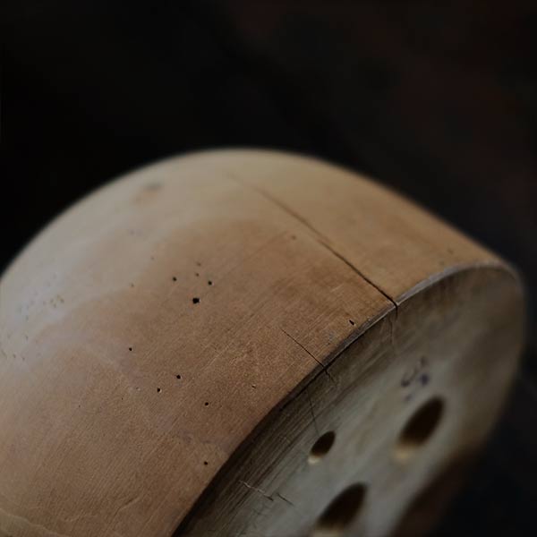 Hat wooden mold with base