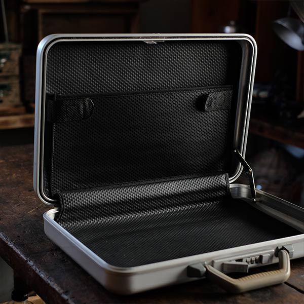 ZERO HALLIBURTON Attache Case