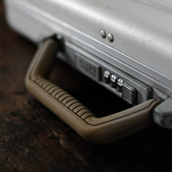 ZERO HALLIBURTON Attache Case