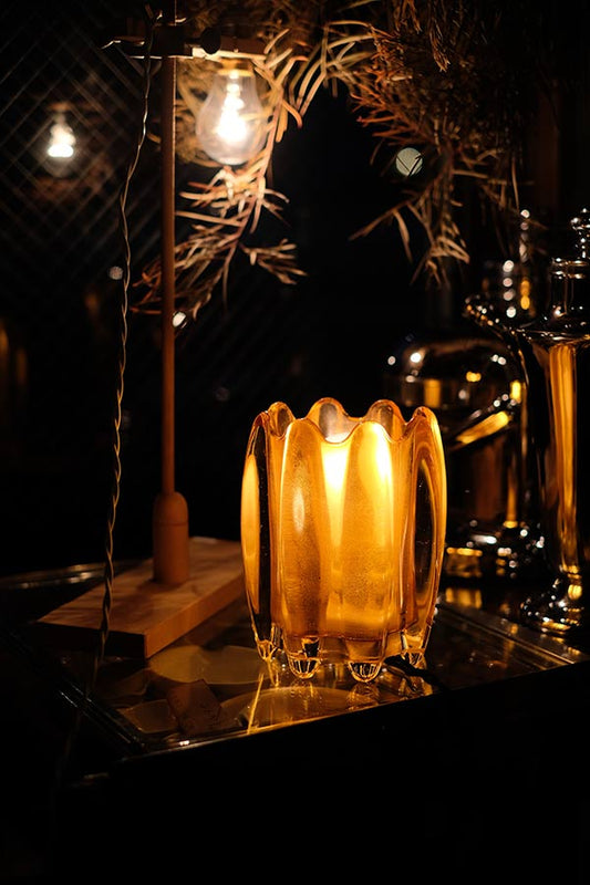 オレンジのガラスのスタンドライト