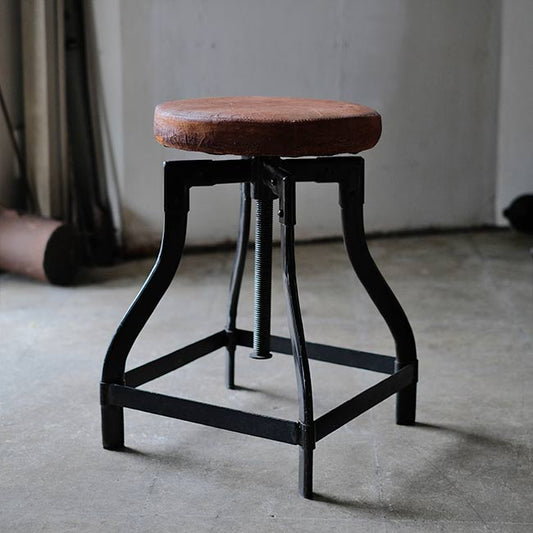 レザーとアイアンのスツール