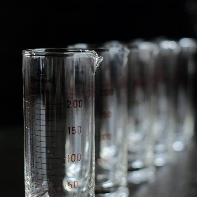 ARROWメスシリンダー 200ml