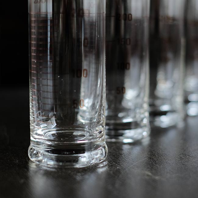 ARROWメスシリンダー 200ml