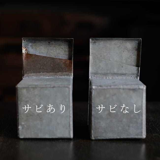 ブリキの餌箱