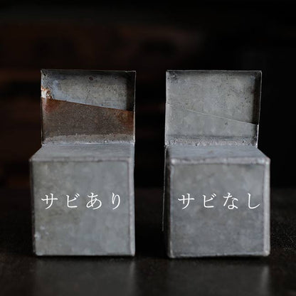 ブリキの餌箱