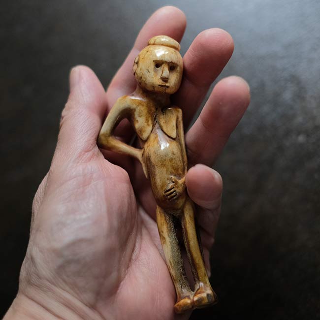 水牛の骨で作ったお守り