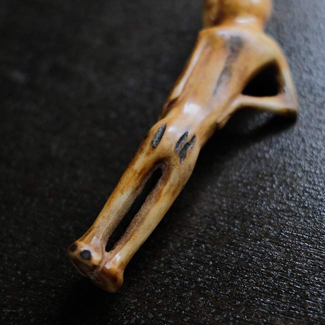 水牛の骨で作ったお守り