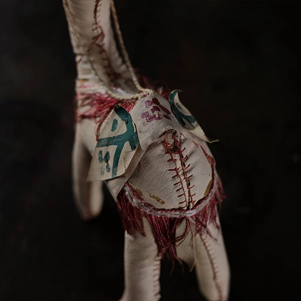 ラクダ皮で作ったラクダ人形 ハンドメイド 希少品 Amazon.co.jp: JISADER ラクダの動物の像、ラクダの置物、現代