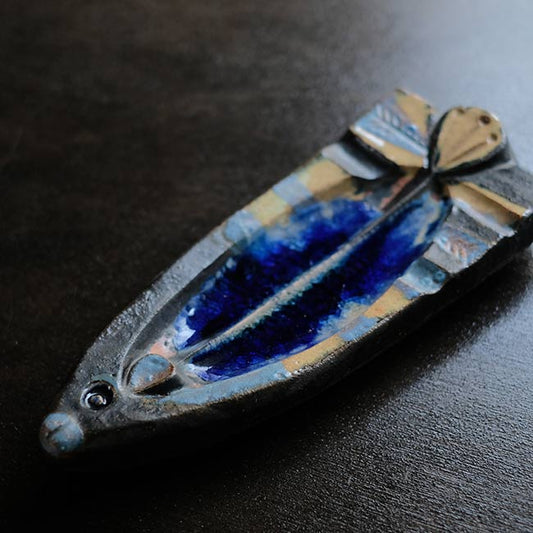 陶器の魚の灰皿