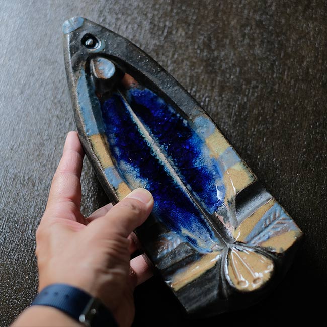 陶器の魚の灰皿
