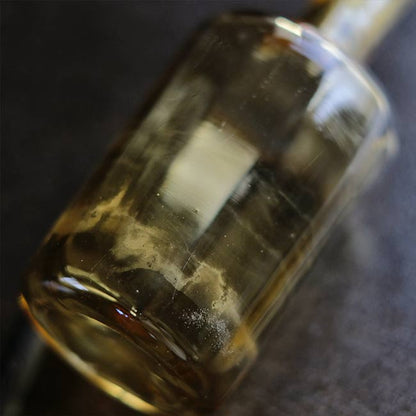 内部が面取りされたガラスボトル