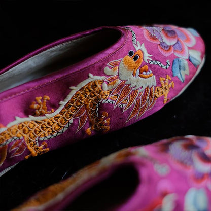 Embroidered children's shoes