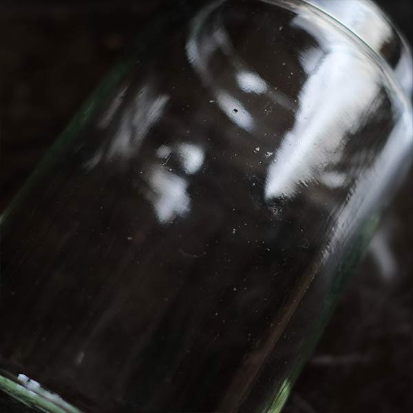 円筒形のガラス瓶