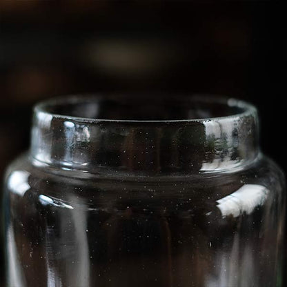 円筒形のガラス瓶