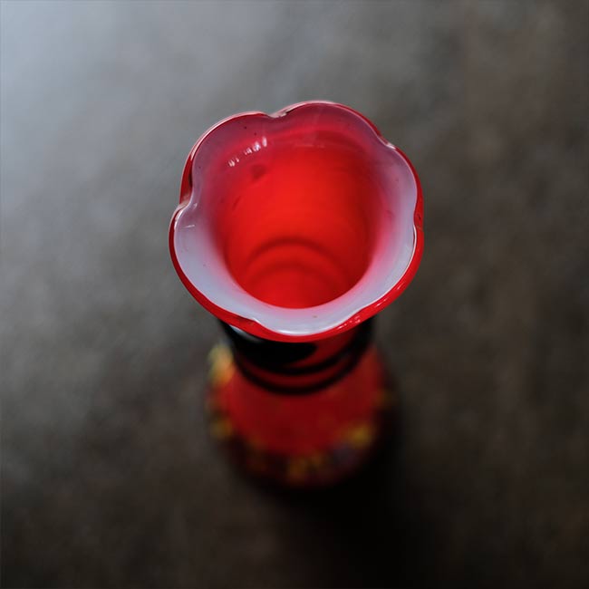 水玉に装飾を加えたフラワーベース