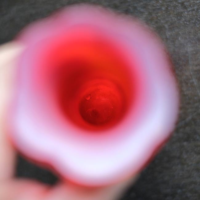 水玉に装飾を加えたフラワーベース