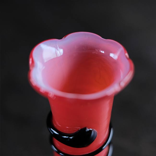 水玉に装飾を加えたフラワーベース
