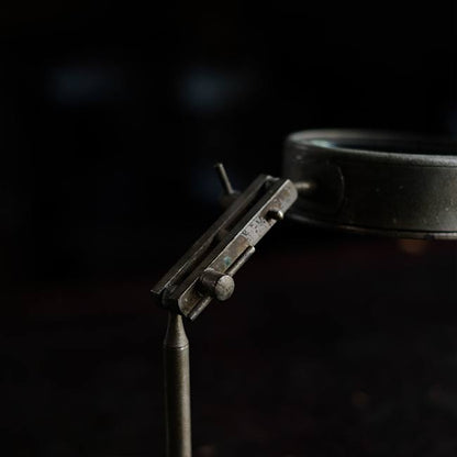 Tabletop magnifying glass