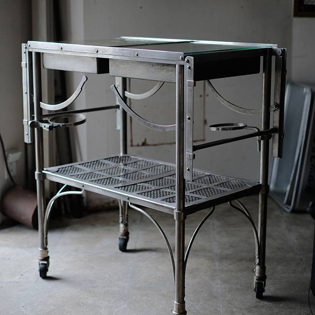 サイドテーブル付きメディカルカート