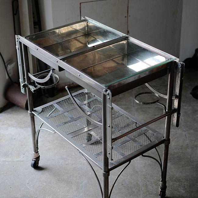 サイドテーブル付きメディカルカート