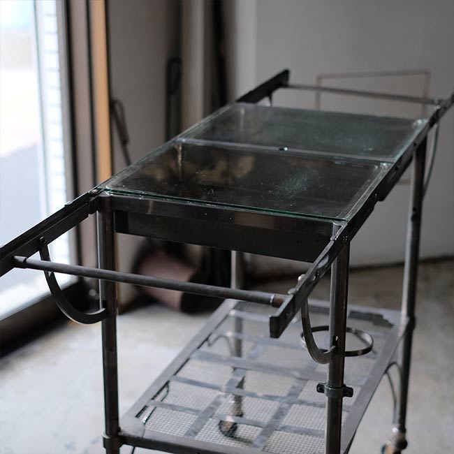 サイドテーブル付きメディカルカート