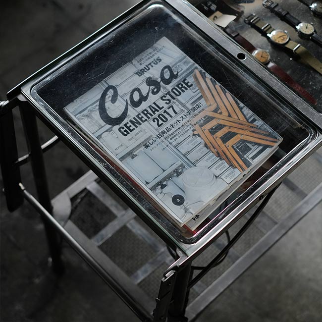 サイドテーブル付きメディカルカート