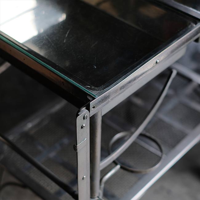 サイドテーブル付きメディカルカート