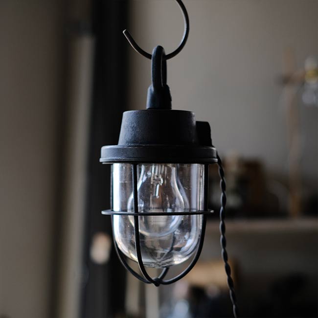 Hanging marine work light